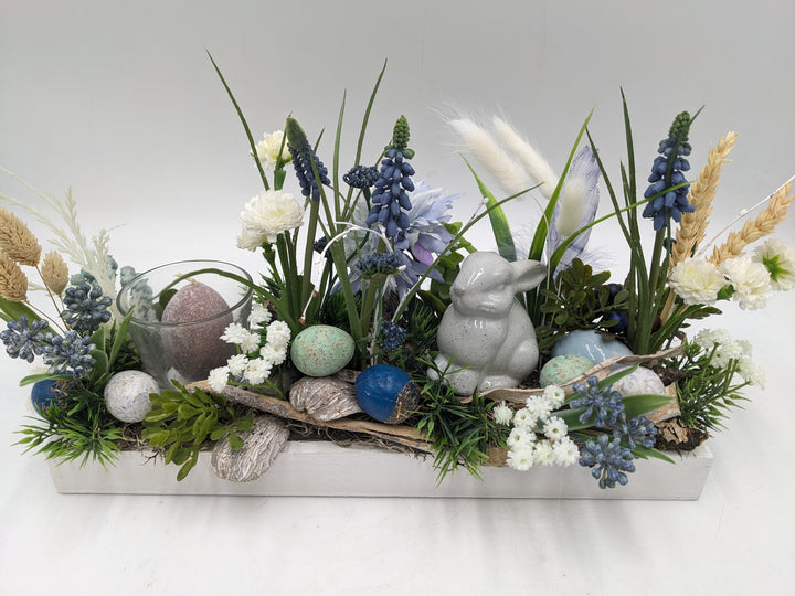 Ostergesteck Frühlingsgesteck Teelicht Hase blau weiss