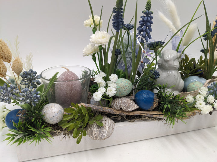 Ostergesteck Frühlingsgesteck Teelicht Hase blau weiss