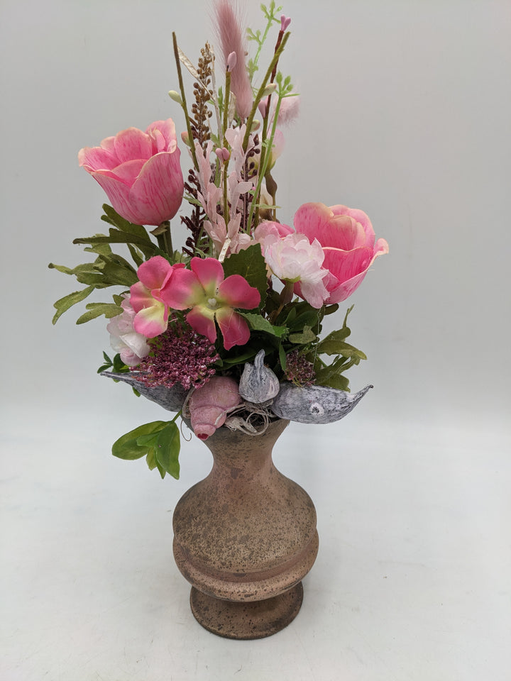 Frühlingsgesteck Vase Mohn Gräser rosa