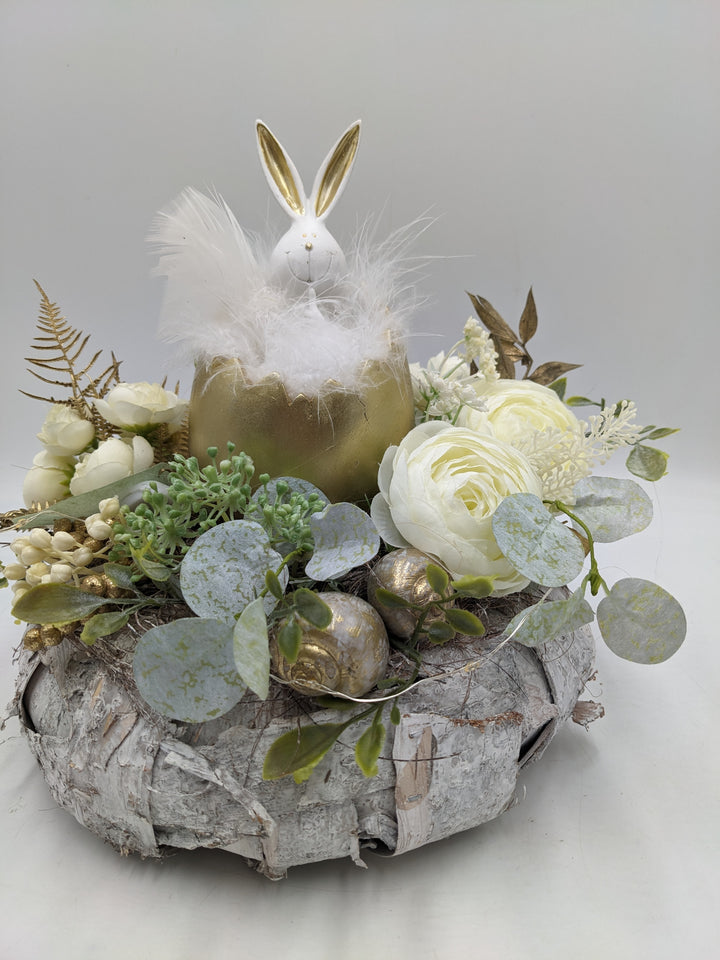 Ostergesteck Frühlingsgesteck Ranunkel Hase weiss gold