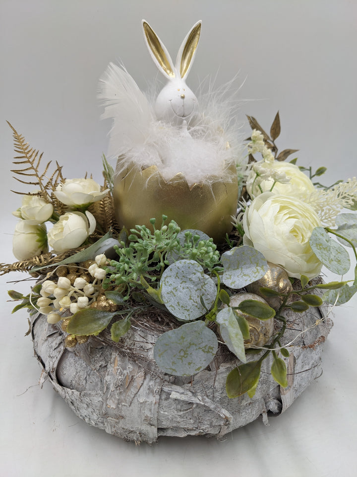 Ostergesteck Frühlingsgesteck Ranunkel Hase weiss gold