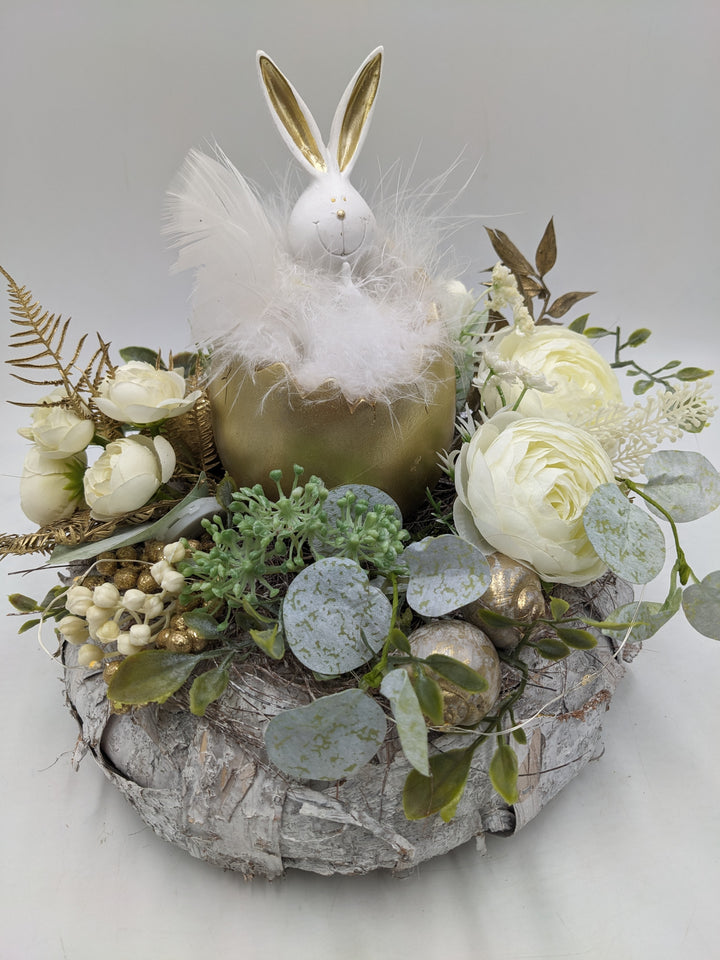 Ostergesteck Frühlingsgesteck Ranunkel Hase weiss gold