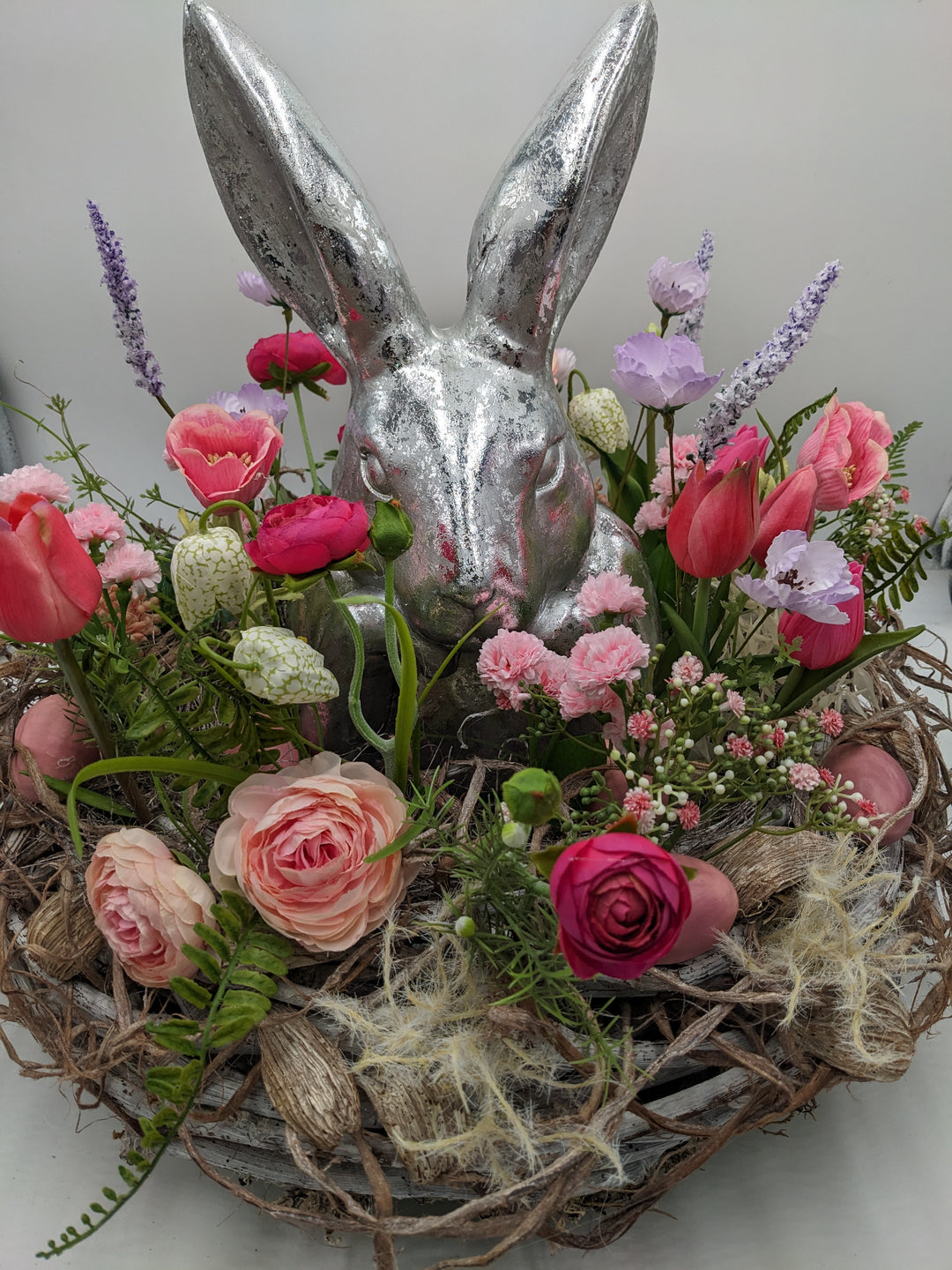 Ostergesteck Frühlingsgesteck Tulpen silber rosa
