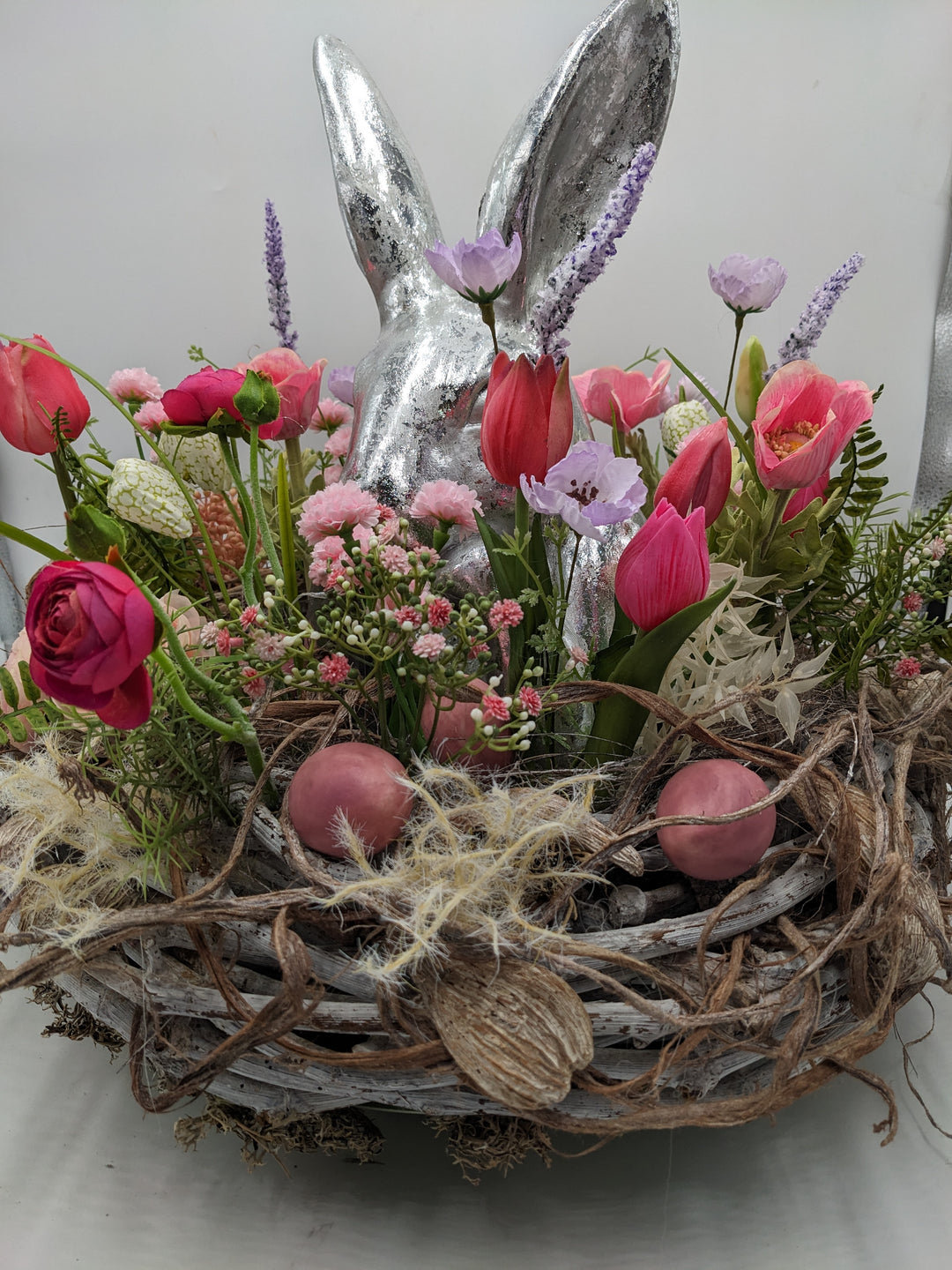 Ostergesteck Frühlingsgesteck Tulpen silber rosa