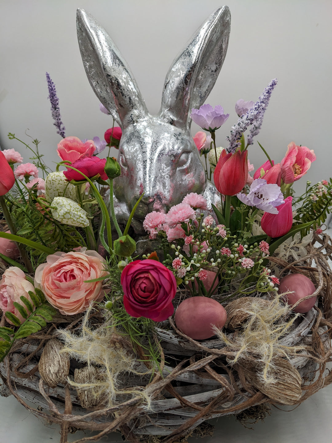 Ostergesteck Frühlingsgesteck Tulpen silber rosa