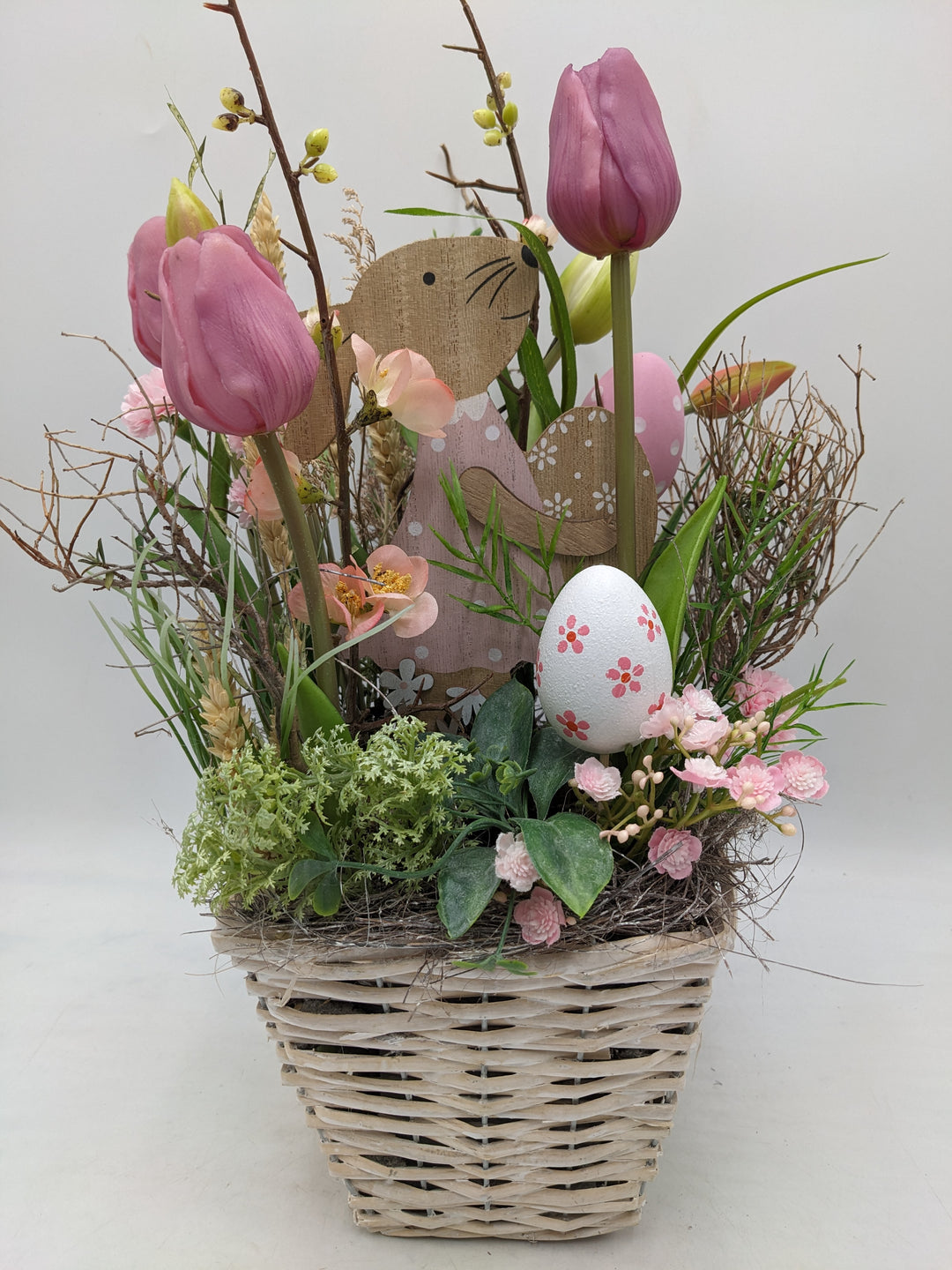 Ostergesteck Frühlingsgesteck Tulpen Hase Eier rosa