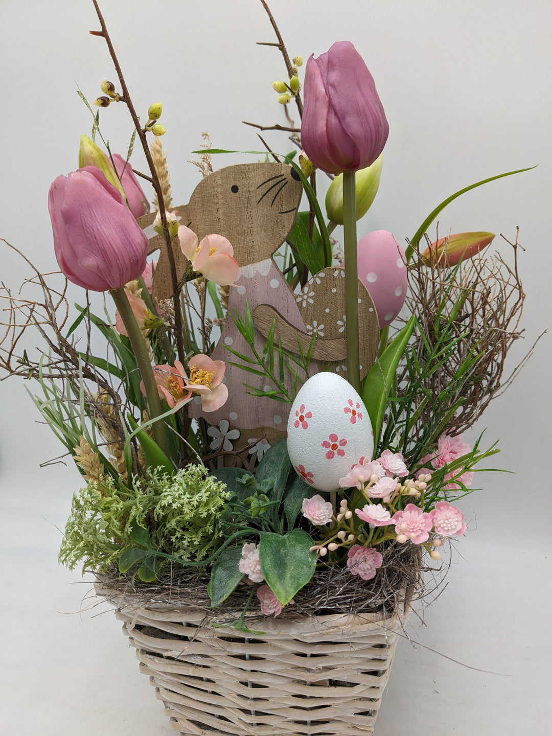 Ostergesteck Frühlingsgesteck Tulpen Hase Eier rosa