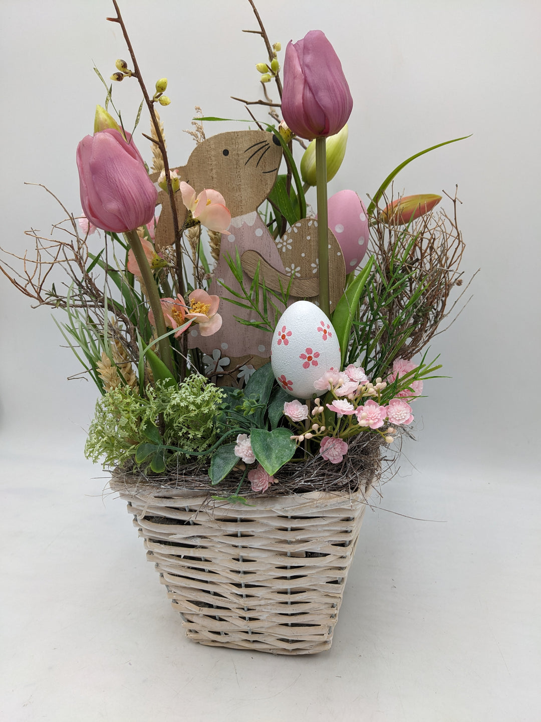 Ostergesteck Frühlingsgesteck Tulpen Hase Eier rosa