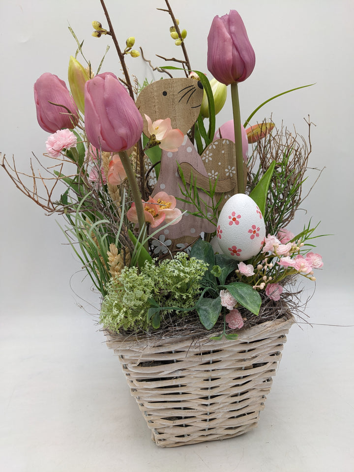 Ostergesteck Frühlingsgesteck Tulpen Hase Eier rosa