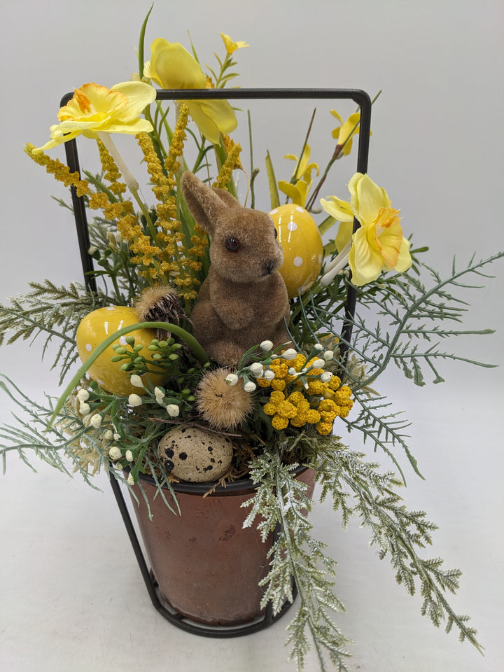 Ostergesteck Frühlingsgesteck Narzissen Hase Gräser gelb