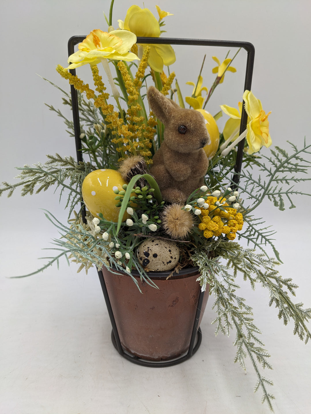 Ostergesteck Frühlingsgesteck Narzissen Hase Gräser gelb