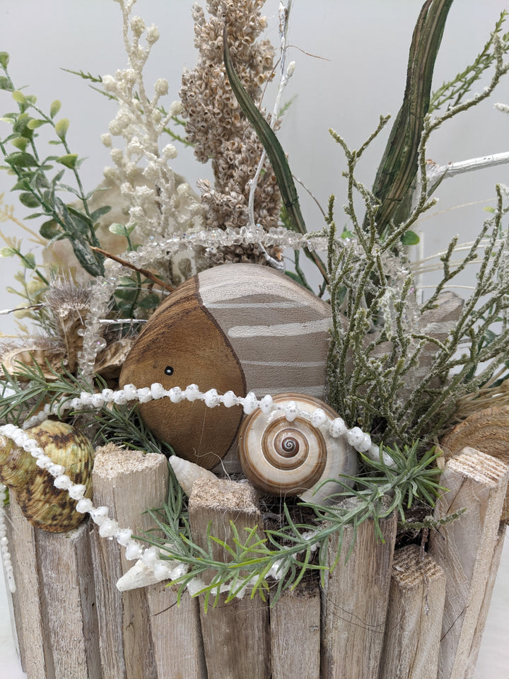 Sommergesteck Tischgesteck Fisch Schnecke Gräser maritim