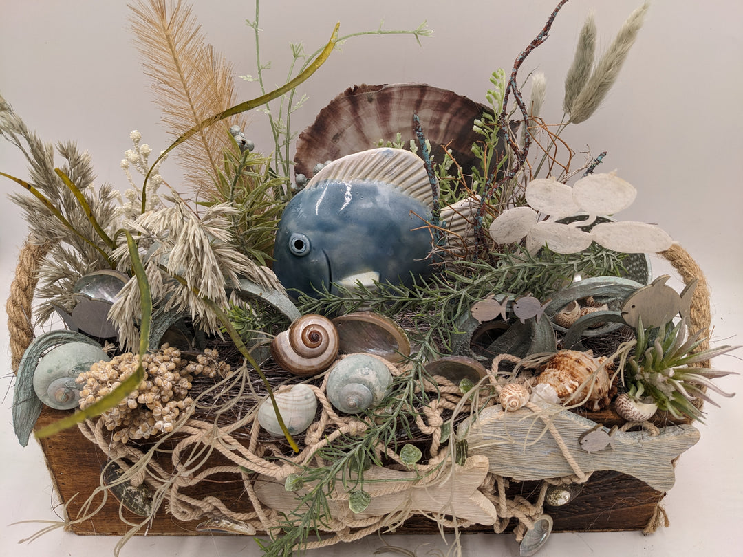 Sommergesteck Fische Gräser maritim
