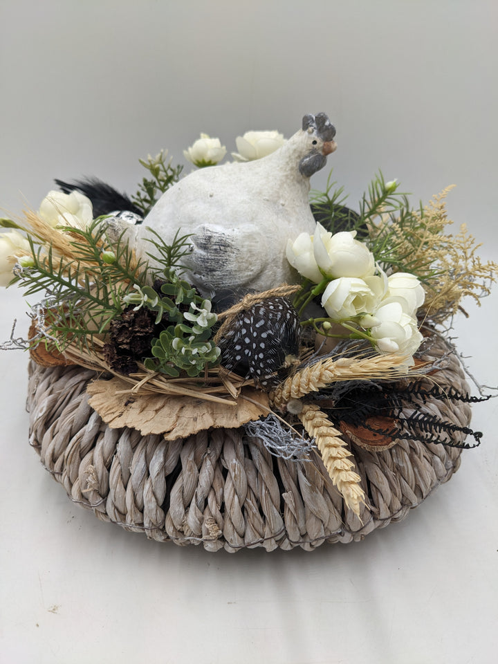 Ostergesteck Frühlinsgesteck Huhn Ranunkel schwarz weiss