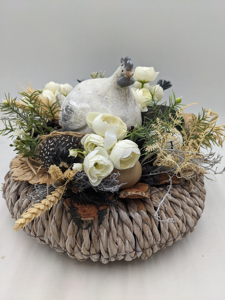 Ostergesteck Frühlinsgesteck Huhn Ranunkel schwarz weiss