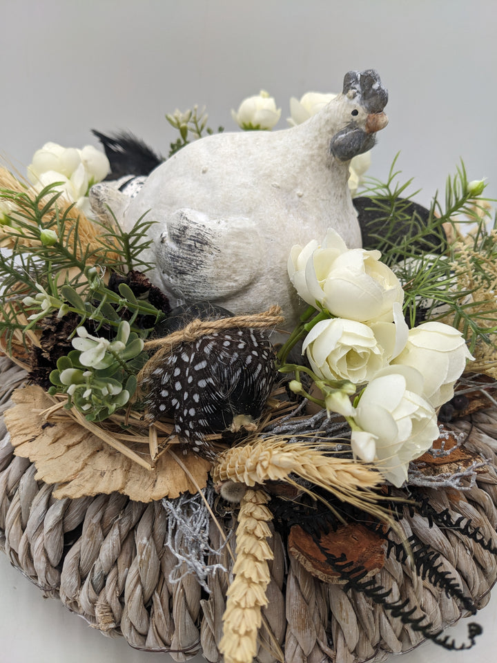 Ostergesteck Frühlinsgesteck Huhn Ranunkel schwarz weiss