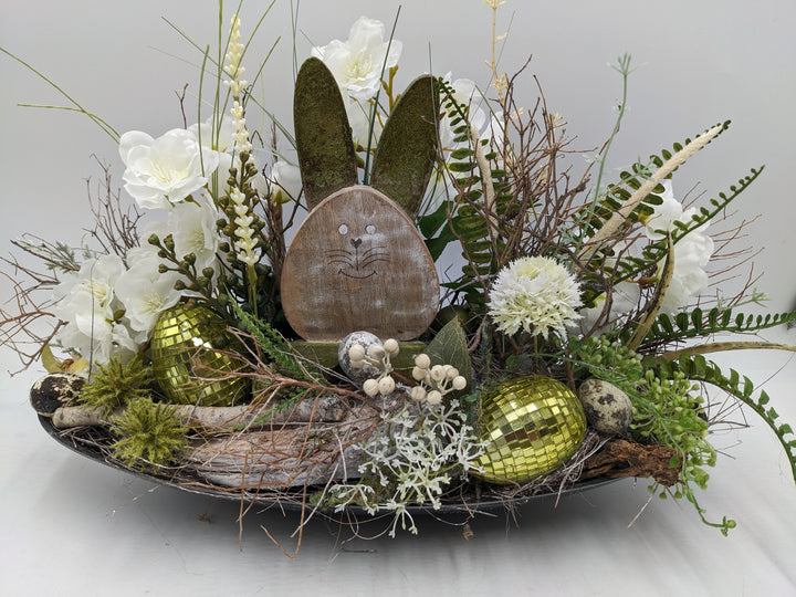 Ostergesteck Frühlingsgesteck Kirschblüte Hase weiss grün