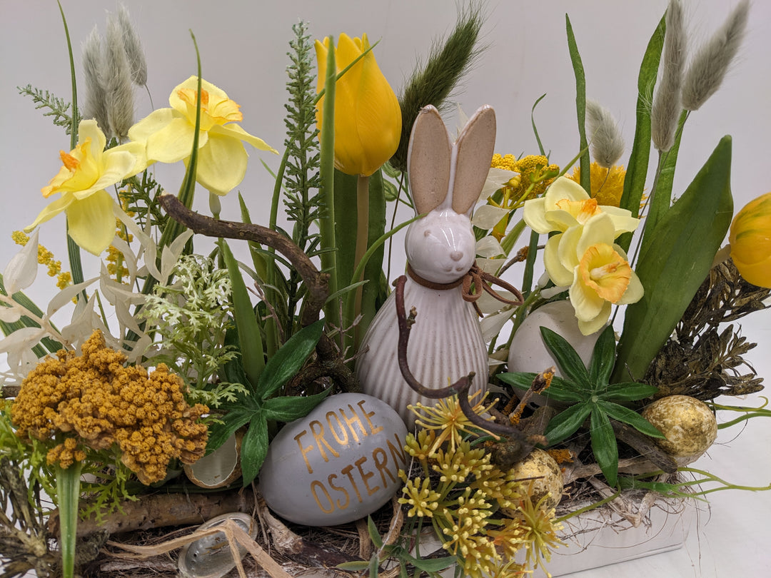 Ostergesteck Frühlingsgesteck Tulpen Narzissen gelb