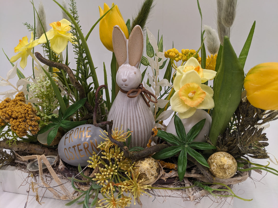 Ostergesteck Frühlingsgesteck Tulpen Narzissen gelb