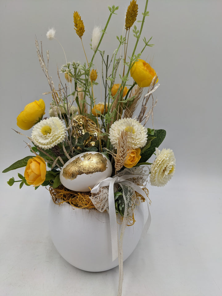 Ostergesteck Frühlingsgesteck Hase Bellis Gräser gelb gold