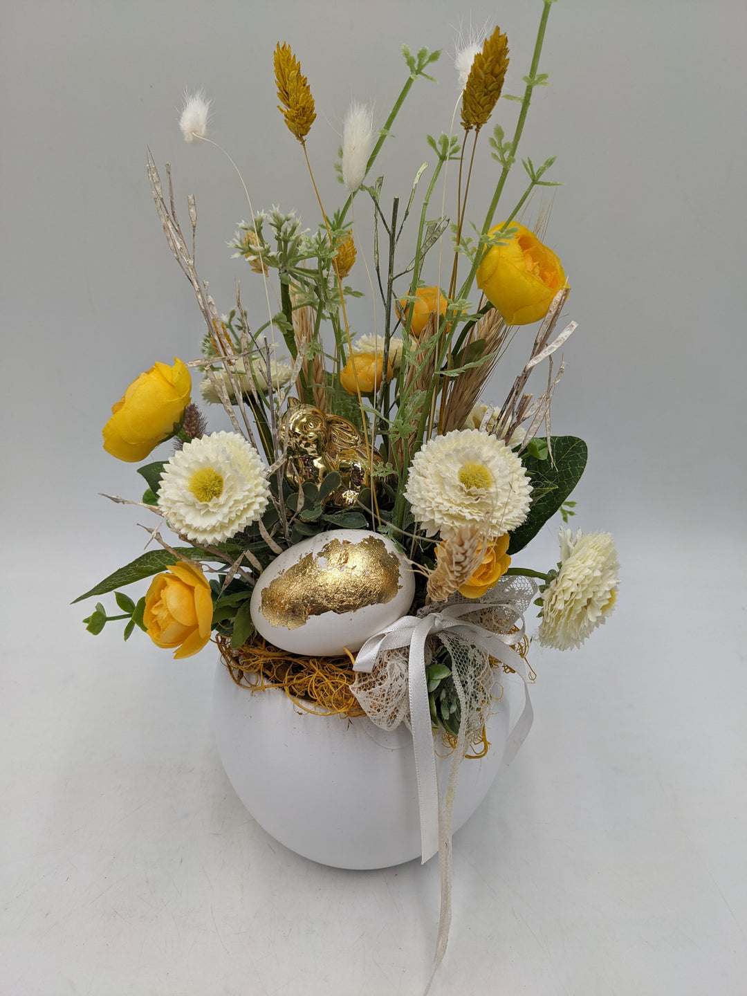 Ostergesteck Frühlingsgesteck Hase Bellis Gräser gelb gold