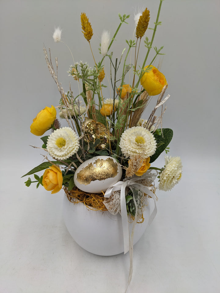 Ostergesteck Frühlingsgesteck Hase Bellis Gräser gelb gold