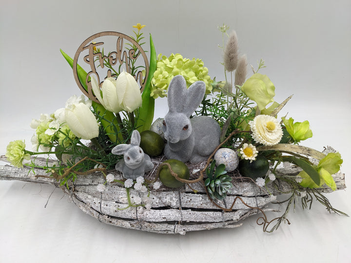 Ostergesteck Frühlingsgesteck Tulpen Bellis Gräser weiss