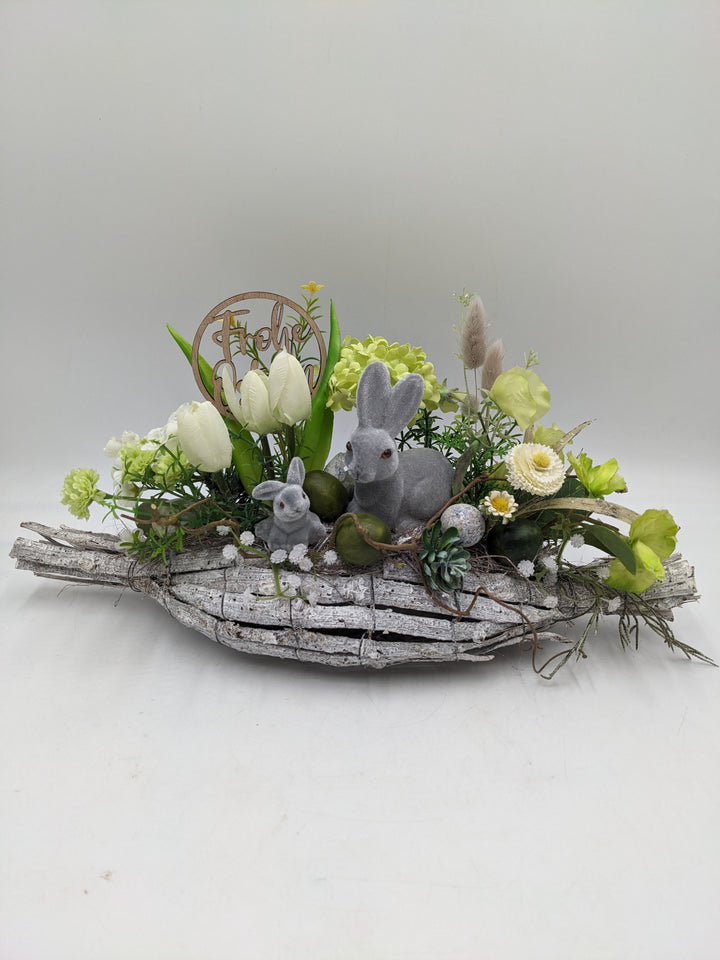 Ostergesteck Frühlingsgesteck Tulpen Bellis Gräser weiss