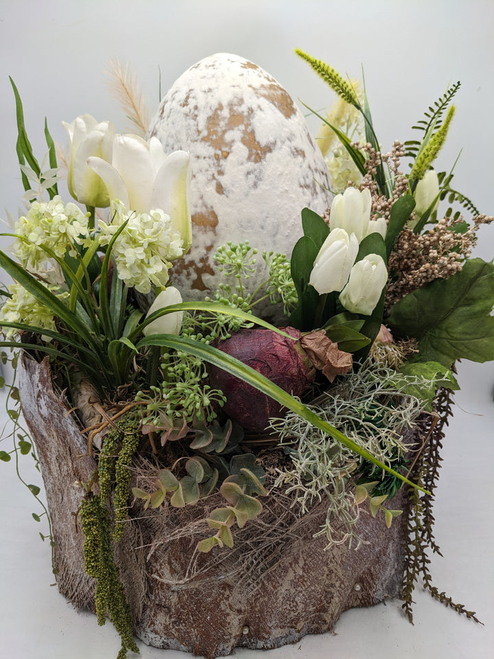 Ostergesteck Frühlingsgesteck Ei XXL Tulpen weiss