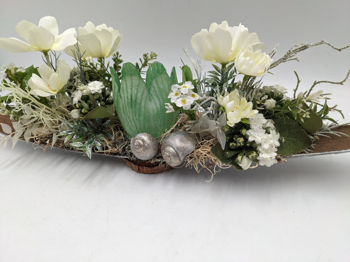 Tischgesteck Frühling Teelicht Schnecken weiss