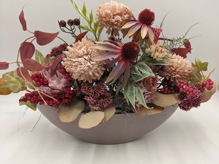 Sommergesteck Beeren Sonnenhut rosa rot