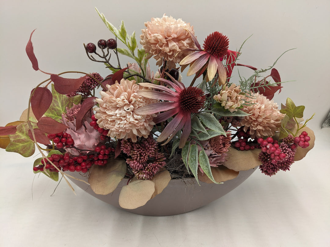 Sommergesteck Beeren Sonnenhut rosa rot