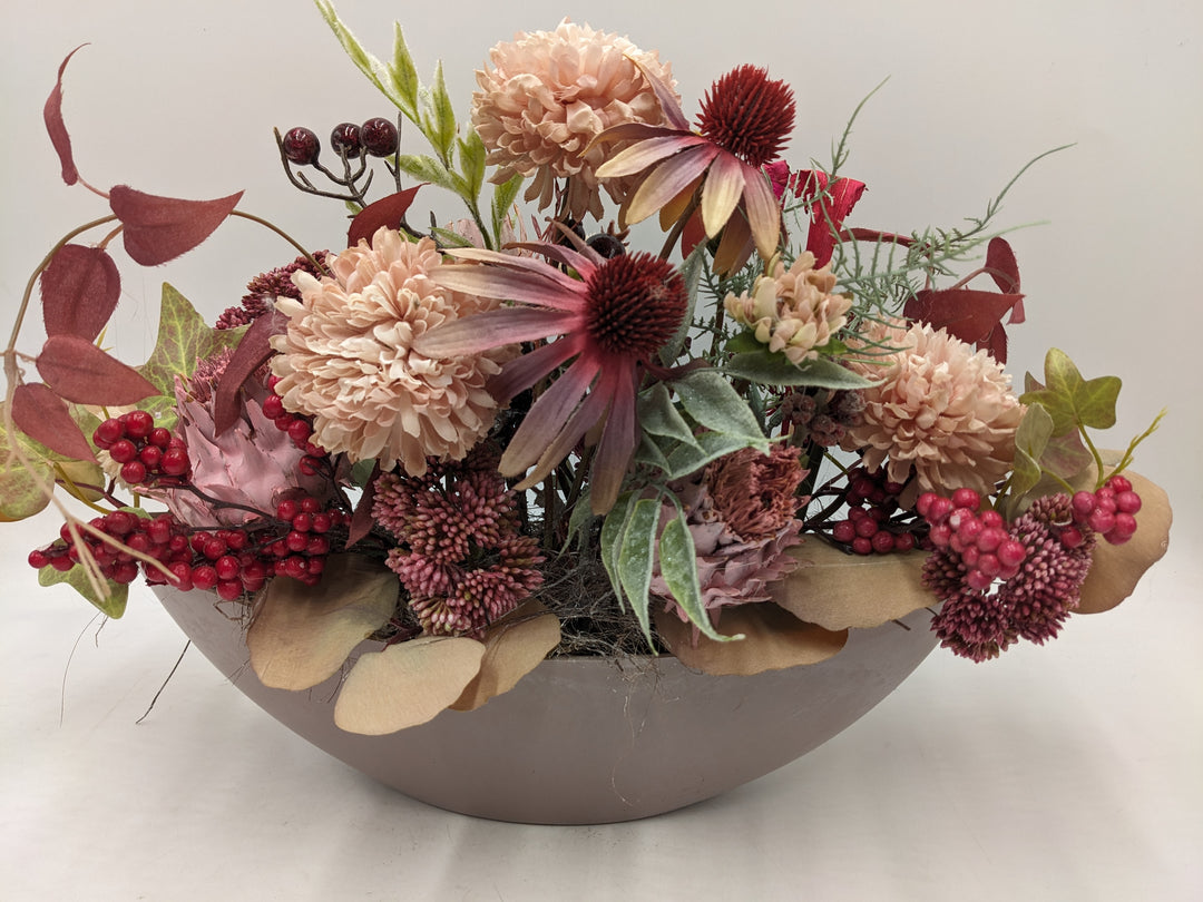 Sommergesteck Beeren Sonnenhut rosa rot