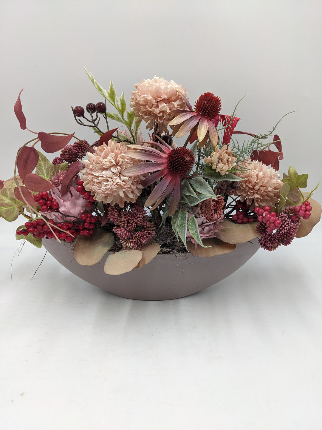Sommergesteck Beeren Sonnenhut rosa rot