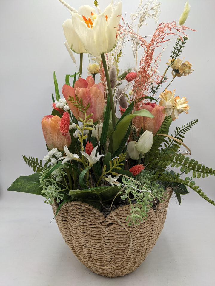 Frühlingsgesteck Tulpen Gräser bunt