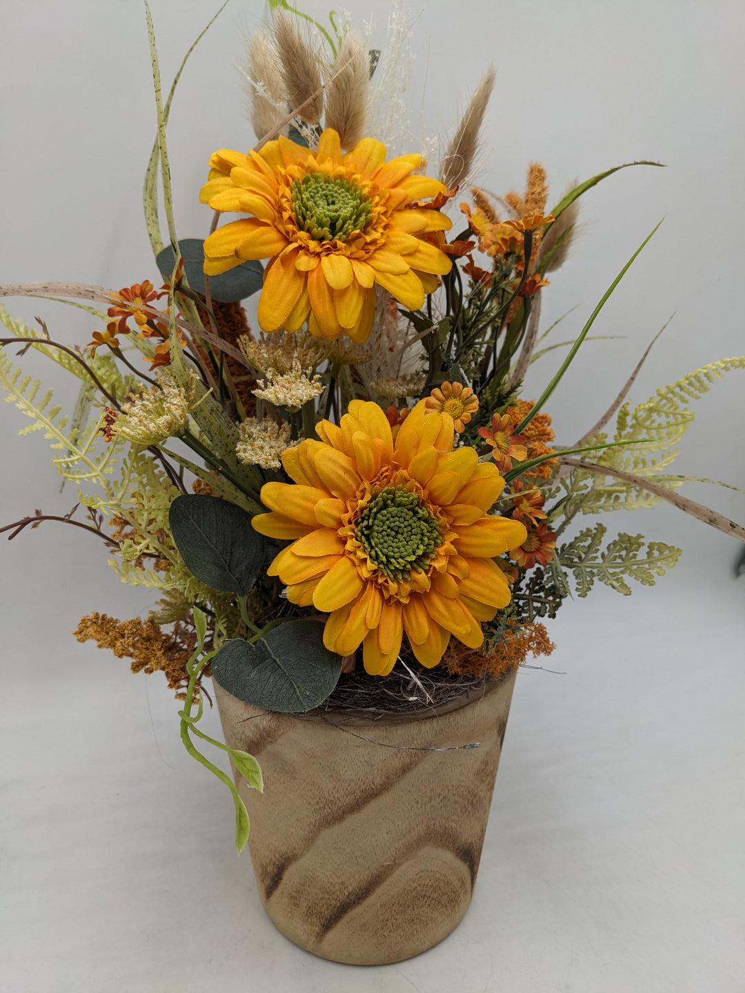 Sommergesteck Gerbera Gräser orange