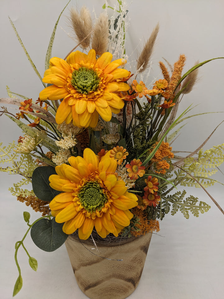 Sommergesteck Gerbera Gräser orange