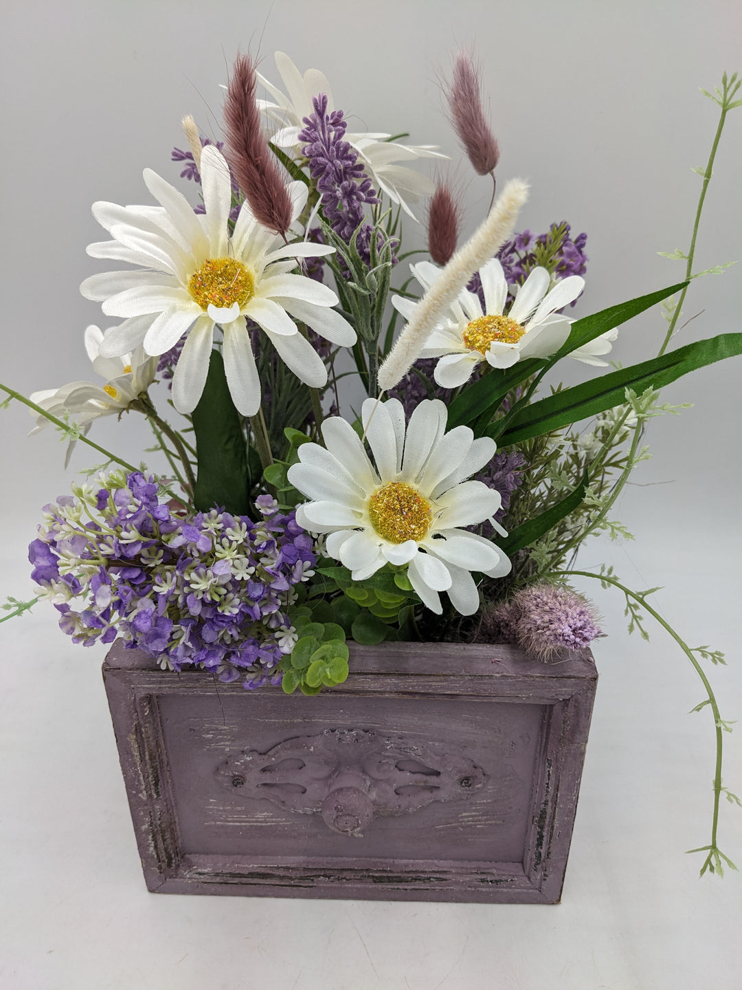 Sommergesteck Margeriten Flieder lavendel