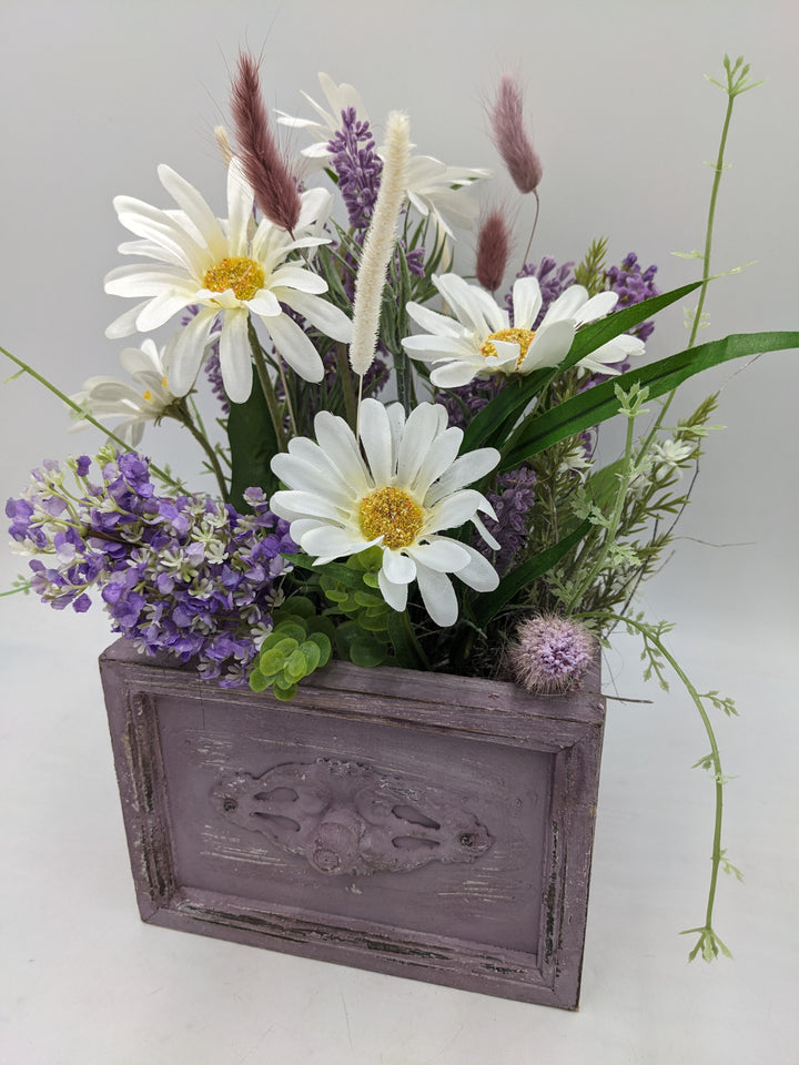 Sommergesteck Margeriten Flieder lavendel