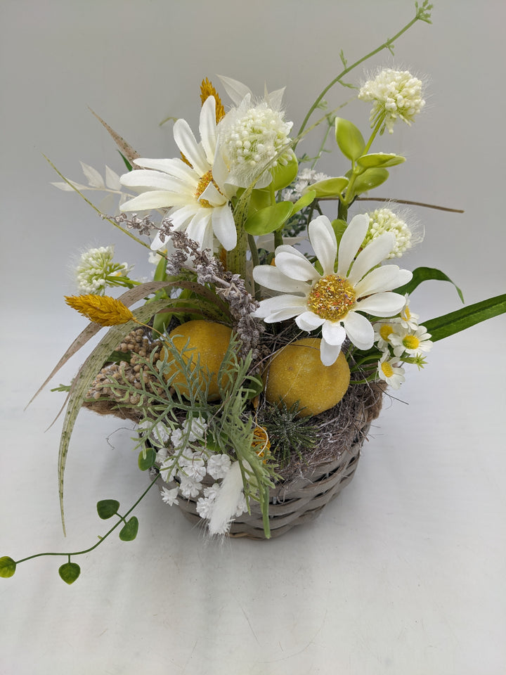Frühlingsgesteck Zitronen Margeriten gelb