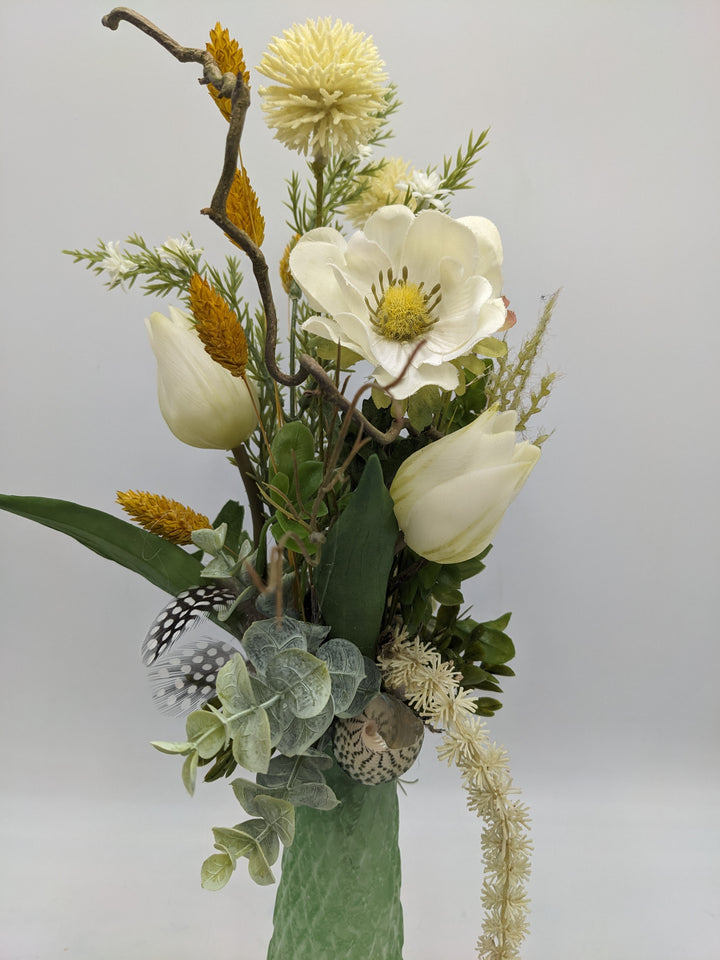 Frühlingsgesteck Vase Tulpen Anemone weiss grün