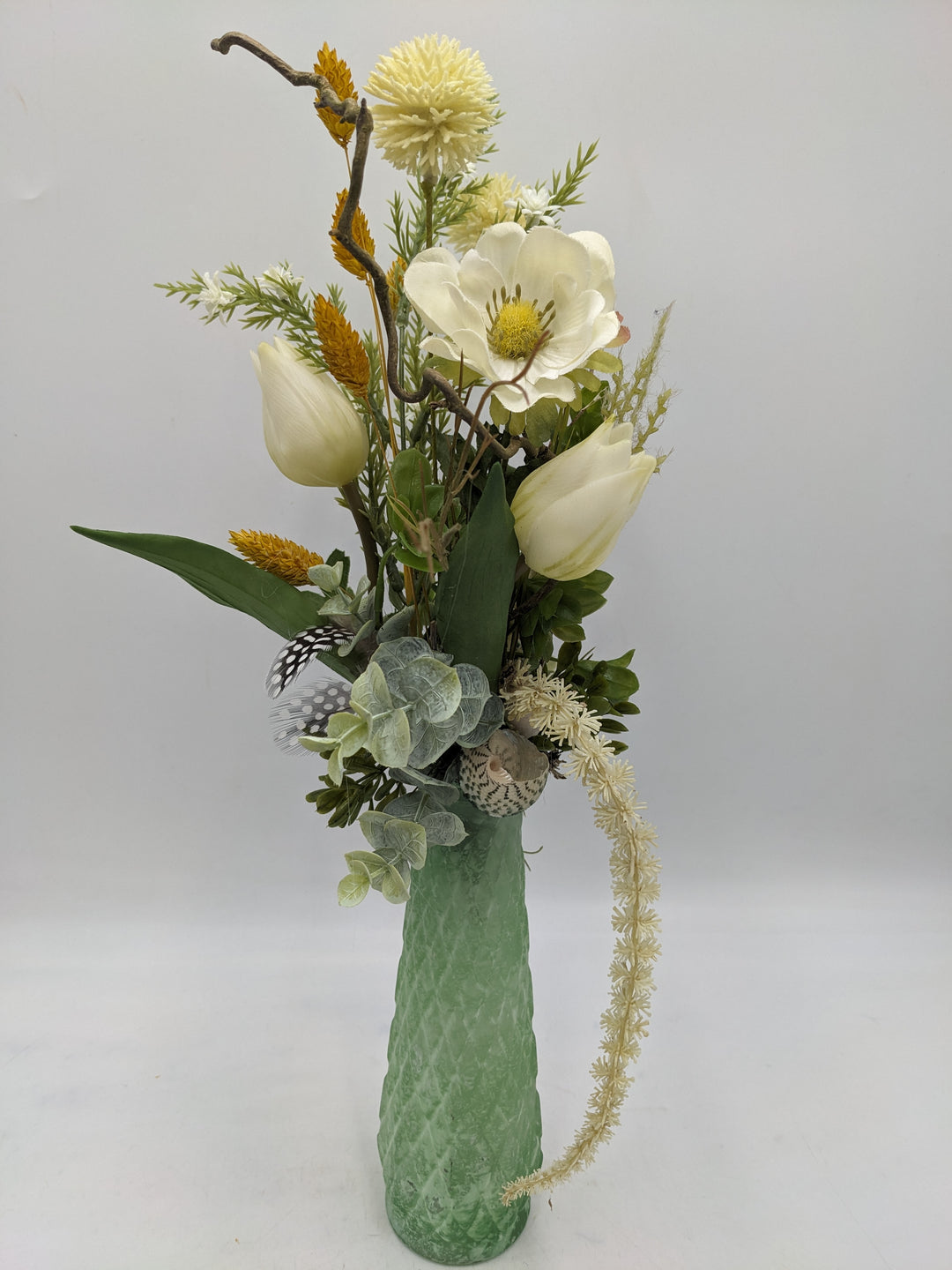 Frühlingsgesteck Vase Tulpen Anemone weiss grün
