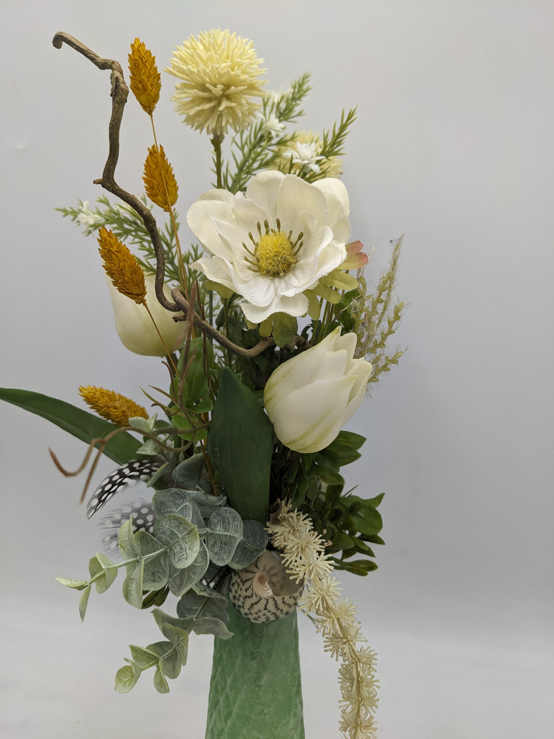 Frühlingsgesteck Vase Tulpen Anemone weiss grün
