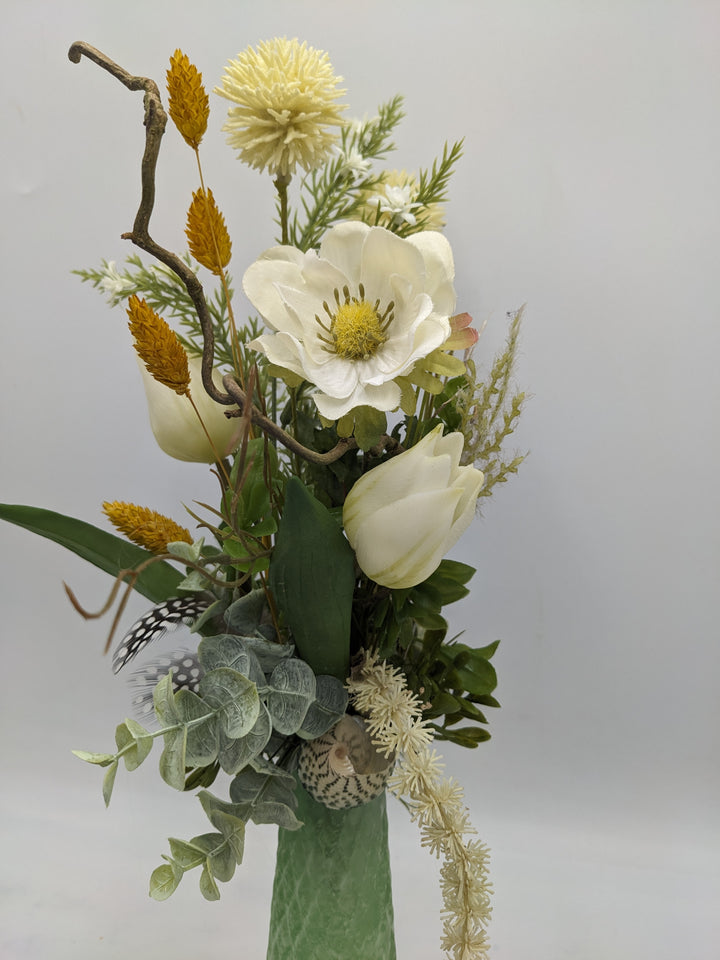 Frühlingsgesteck Vase Tulpen Anemone weiss grün