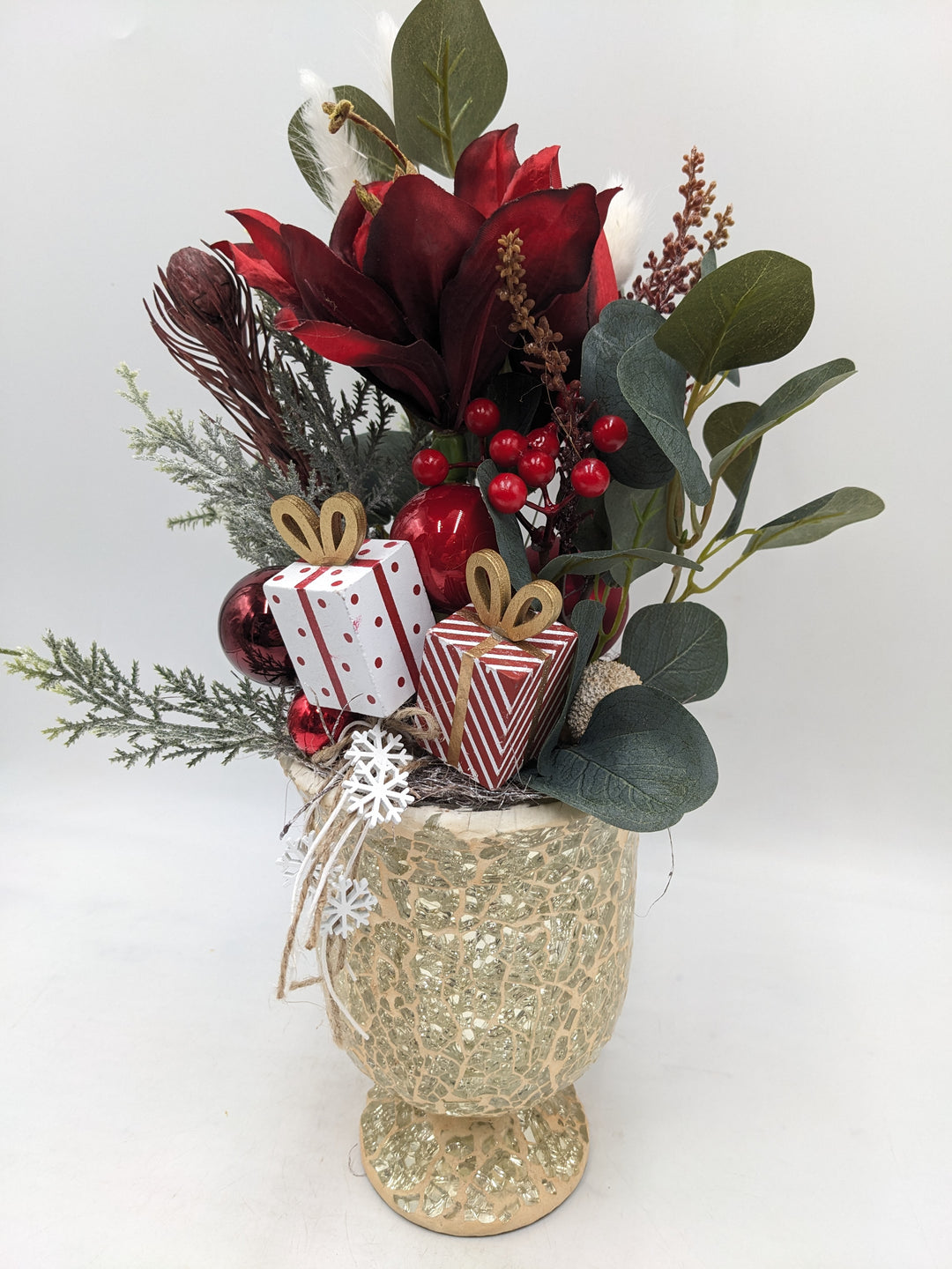Weihnachtsgesteck Amaryllis Eukalyptus rot