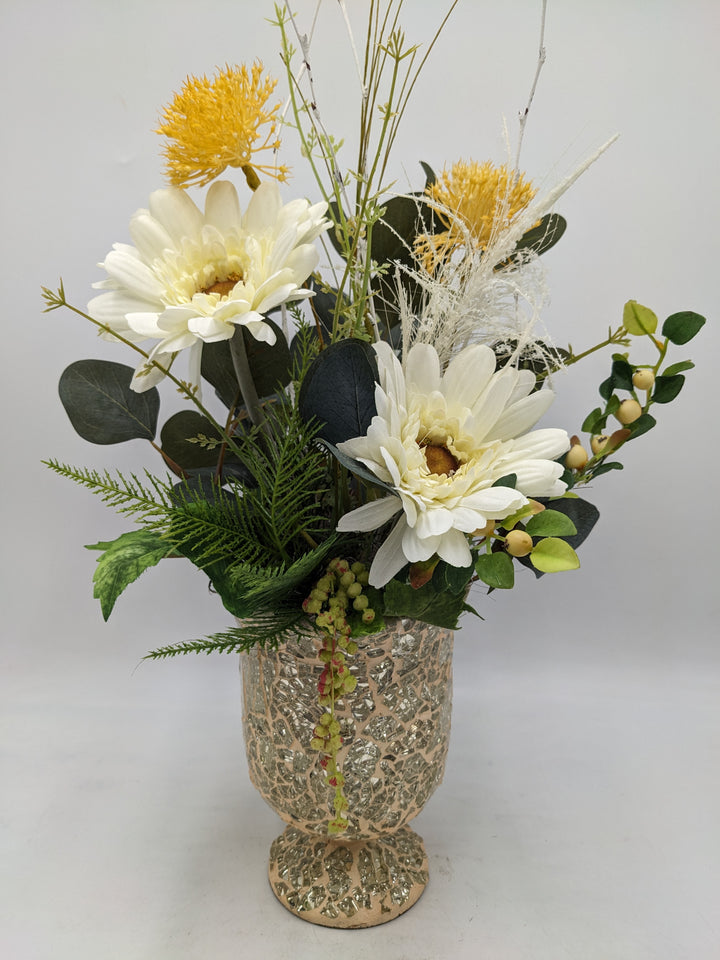 Sommergesteck Gerbera Gräser weiss gelb