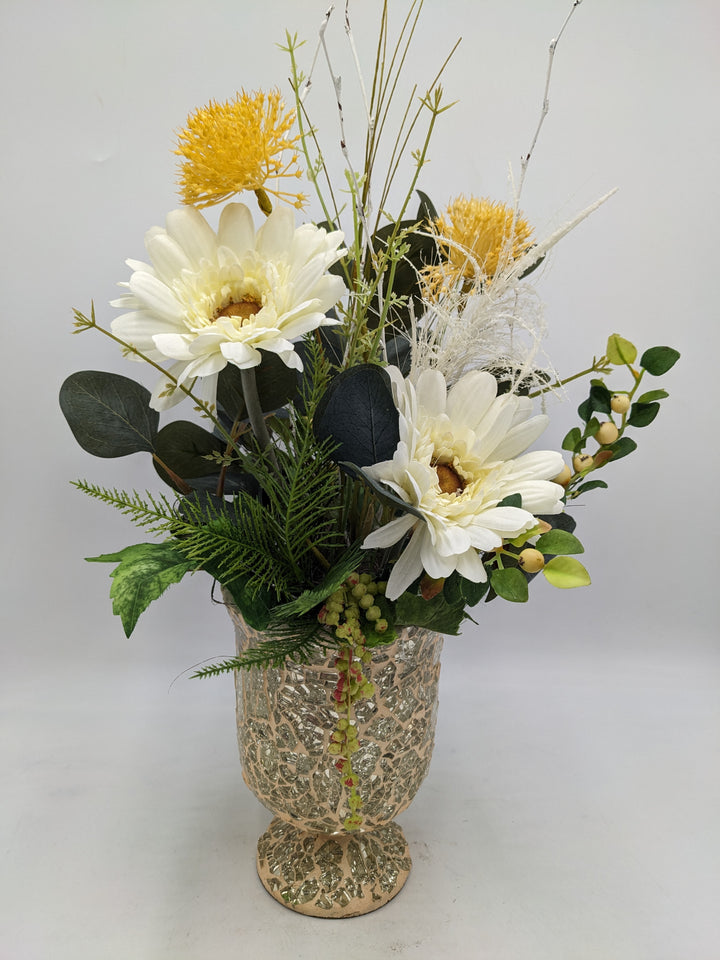 Sommergesteck Gerbera Gräser weiss gelb