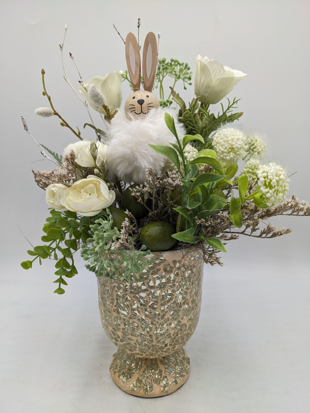 Ostergesteck Frühlingsgesteck Anemone Ranunkel weiss