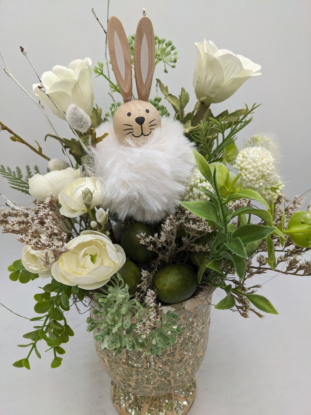 Ostergesteck Frühlingsgesteck Anemone Ranunkel weiss
