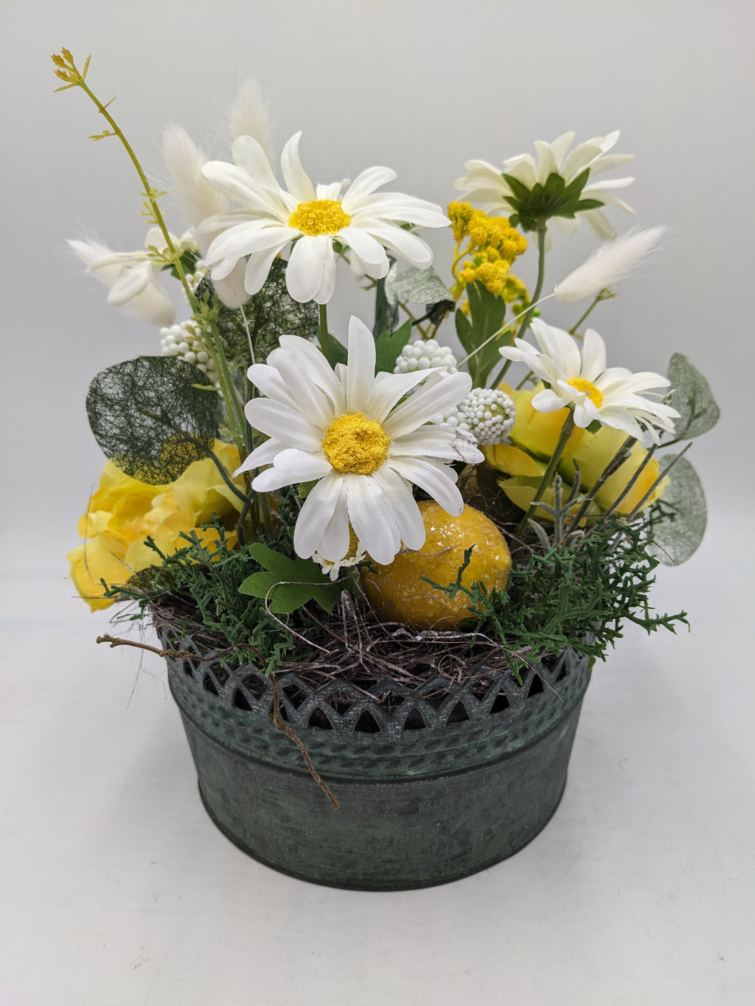 Frühlingsgesteck Zitronen Margeriten weiss gelb